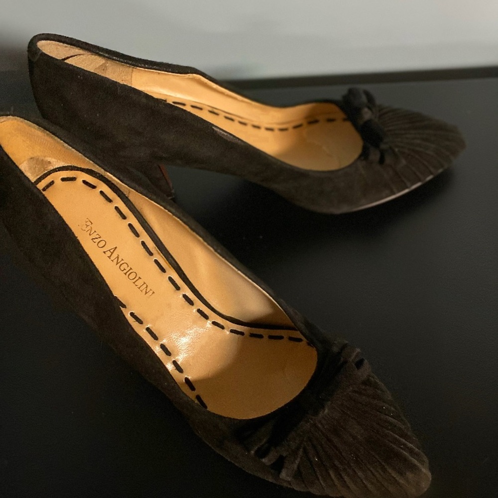 Enzo Angiolini pointed bow ruffle hells